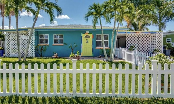 Matlacha House | Best Deal Available for a monthly rental home during season! 🏝️🐬