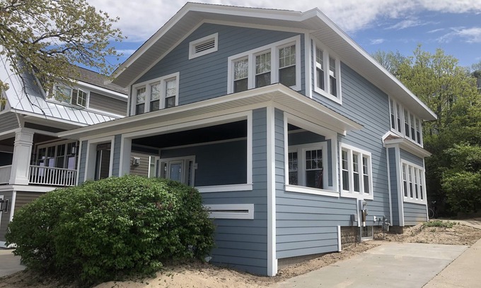 Macatawa Cottage | Best Front Porch In Macatawa - Private Lake Michigan Beach - 4 WEEK MINIMUM