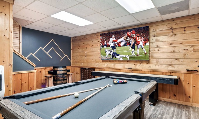 Pigeon Forge Cabin | Best Location! 2KingBd, HotTub, PoolTable, Arcade, CommunityPool, Sleep6, NoPet