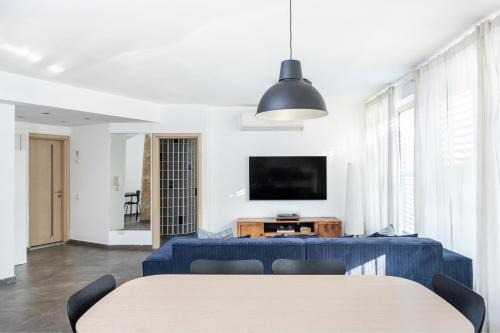 Tel Aviv Apartment | Best Location 3BR Specious Apartment By Vacay