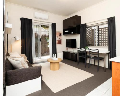 North Bondi Apartment | Best location at Bondi Beach, on the beach!