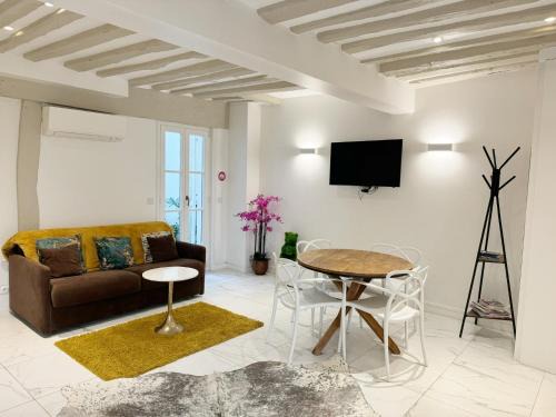 Palais-Royal Apartment | Best Location Calm Palais Royal Louvre Opera Concorde CLIM