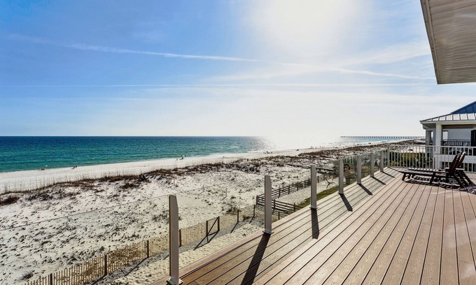 Villa Primera House | Best Location! Gulf Front! Closest Block to Restaurants. 6/6