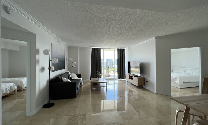 Sunny Isles Beach Condo | Best location at Sunny Isles. 5 min walk to the beach.STR-02909