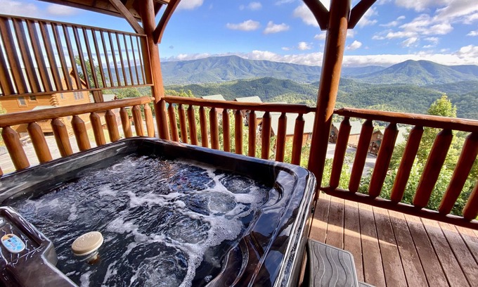Gatlinburg - Pigeon Forge Cabin | BEST LOG CABIN VIEW AT THE PRESERVE- Hot Tub, Game Room, Loft, Pool/Spa INCLUDED