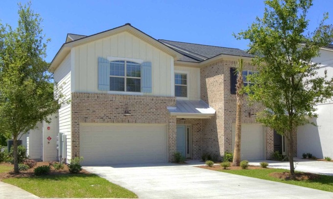 Saint Simons Island House | Best New Saint Simons Vacation Rental-4Br/3.5Ba Townhome/Bikes/Pool/Garage