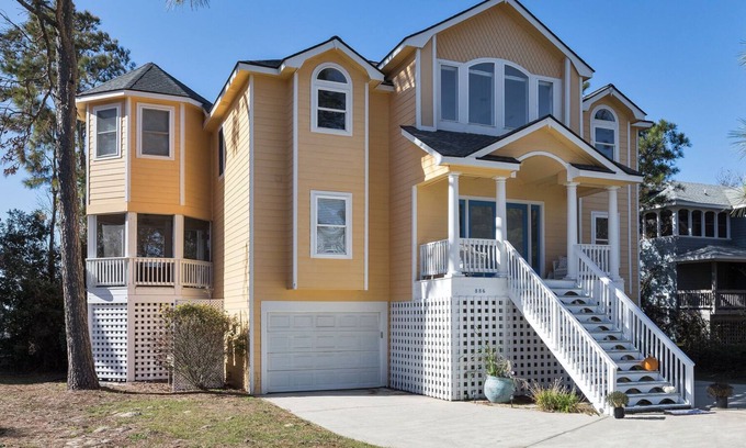 Monteray Shores House | Best of Both Worlds! Currituck Sound/Whalehead Beach.