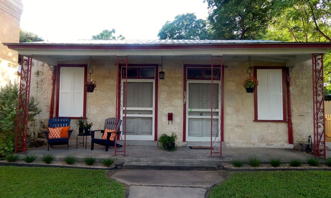 Southtown House | BEST of both worlds.Historic home in the heart of downtown San Antonio!