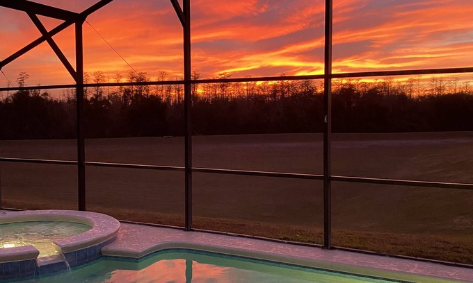 Highgate Park House | Best of Orlando Relaxing Quiet Pool Vacation Home