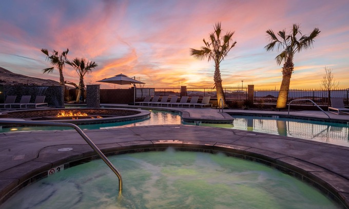 Hurricane House | Best of Utah Townhouse | Private Hot Tub + Pool + Ping Pong + X-Box | EV CHARGER