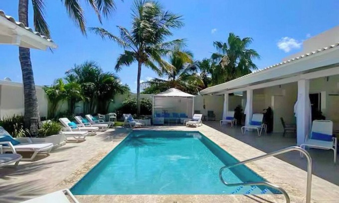 Noord Villa | BEST Palm Beach Villa 26ppl 10 Private Suites & Bathrooms 5 mins Beach Walk