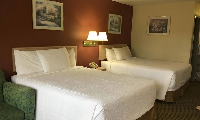 Cabot Resort | Best Pick for a Staycation in Cabot! Comes w/Free Parking & Breakfast, Pool!