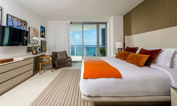 Hollywood South Central Beach Hotel | Best Place to Stay in Florida! 2 Comfortable Units, Kitchen, Pool