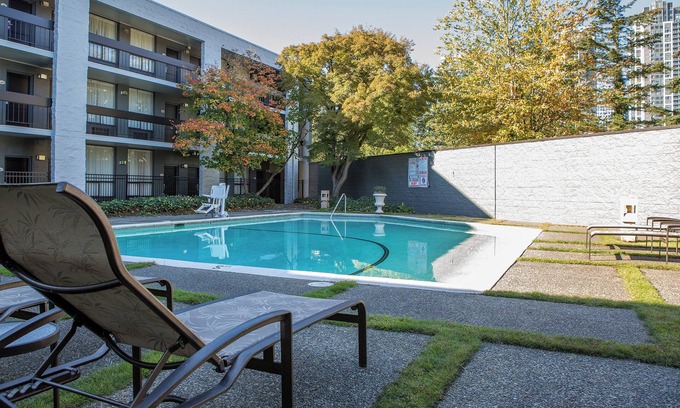 Wilburton Hotel | Best Place to Unwind! Spacious Living Area, Pool, Parking, Near Bellevue Square!