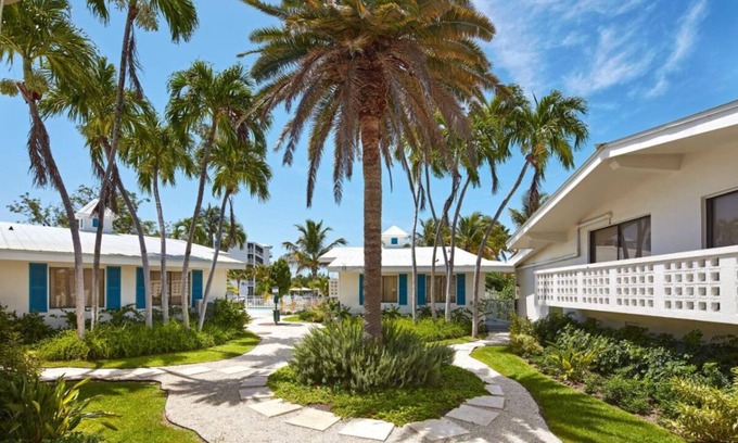 Islamorada Hotel | Best Place to Unwind! 2 Spacious Units, Free Breakfast, Swimming Pool!