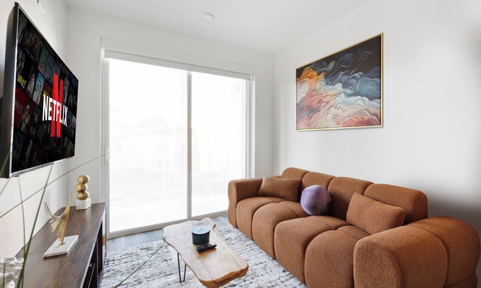 Beverly Grove Apartment | Best vacation in Hollywood with luxury amenities