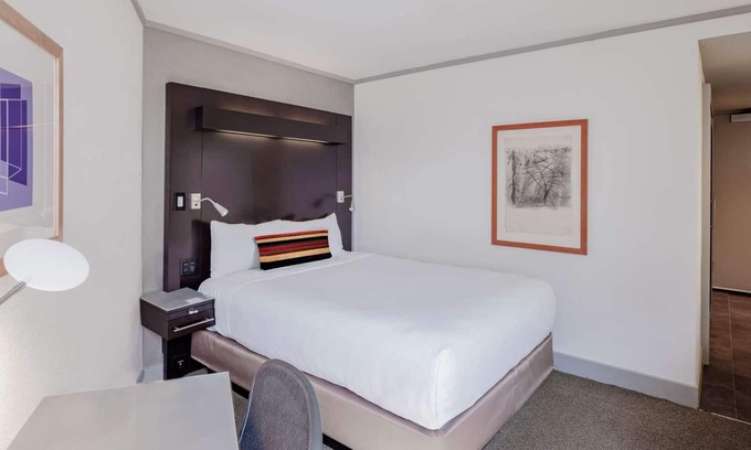 East Cambridge Hotel | Best Value, Quality Stay! w/Pool, Near Museum of Science, Boston!
