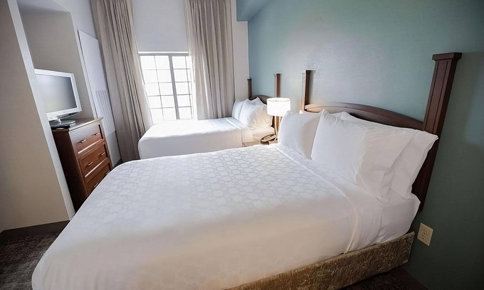Highlands - Perkins Hotel | Best Value, Quality Stay! 2 Units Close to Bluebonnet Swamp Nature Center! Pool!