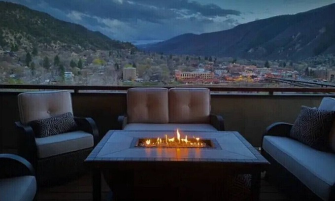 Glenwood Springs House | Best Views in Glenwood Springs Hot Tub & Game Room