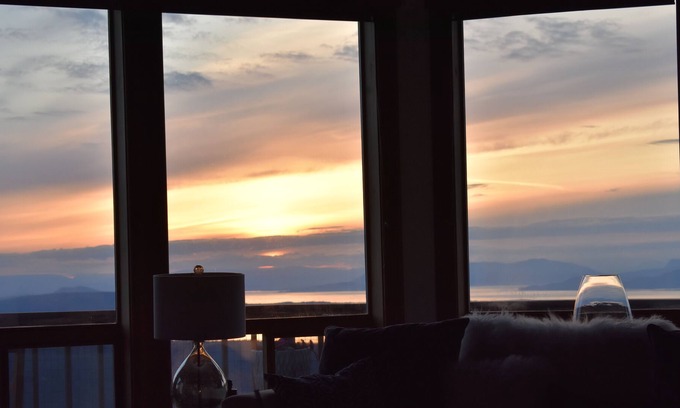 Eastsound House | Best views on Orcas and close to town!