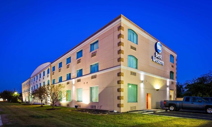 Brook Park Hotel | Best Western Airport Inn & Suites Cleveland