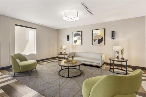 La Vernia Hotel | Best Western Green Oak Inn & Suites