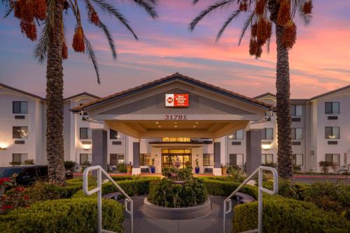 Lake Elsinore Hotel | Best Western Plus Lake Elsinore Inn & Suites
