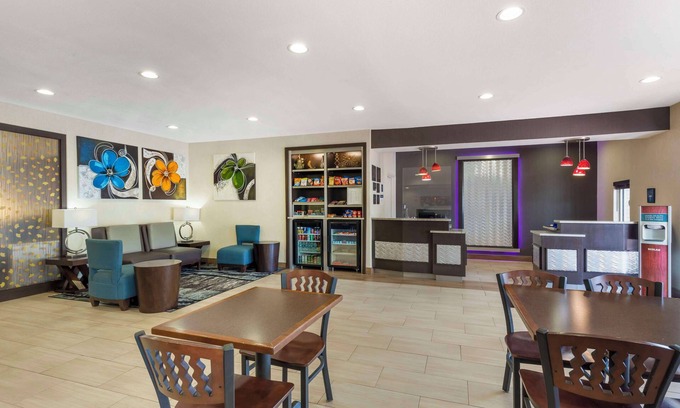 Lake Worth Hotel | Best Western Plus Lake Worth Inn & Suites