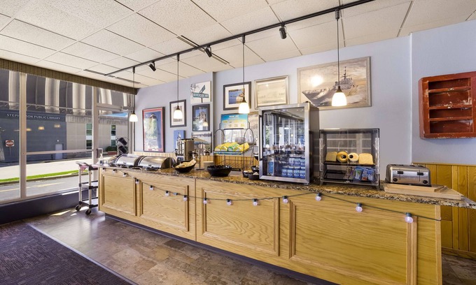 Marinette Hotel | Best Western Riverfront Inn