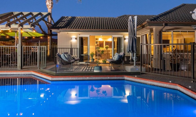 Papamoa Beach House | Better than a resort! Swimming pool, spa, pool-table. Walk to beach,shops,cafes.