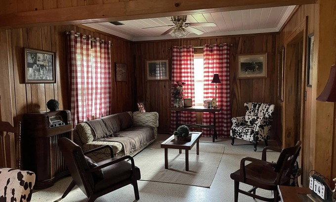 Donalsonville House | Between the city and Lake Seminole. Close to several boat landing