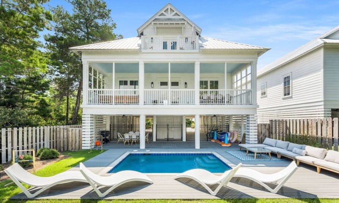 Seagrove Beach House | Between the Lake & Ocean – 4BR Seagrove Retreat + Private Pool, Sleeps 11