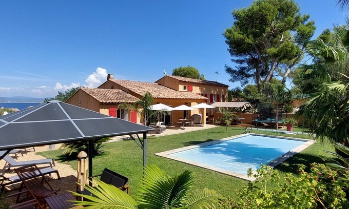 Giens Villa | Between the sea and the hill