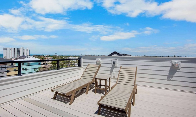 Siesta Key Village House | Between the Waves - Siesta Key Luxury Home