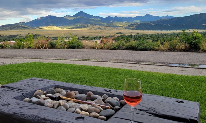 Livingston House | Big 5 Bungalow - Best view in town, spacious house sleeps 8