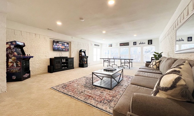 Park Central House | Big and Beautiful in Dallas
