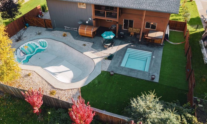 Revelstoke House | Big Bear Chalet and spa