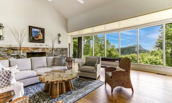 Highlands Falls Cabin | Big Bear Pen | Gorgeous Contemporary Home with Spectacular Views of Whiteside Mountain