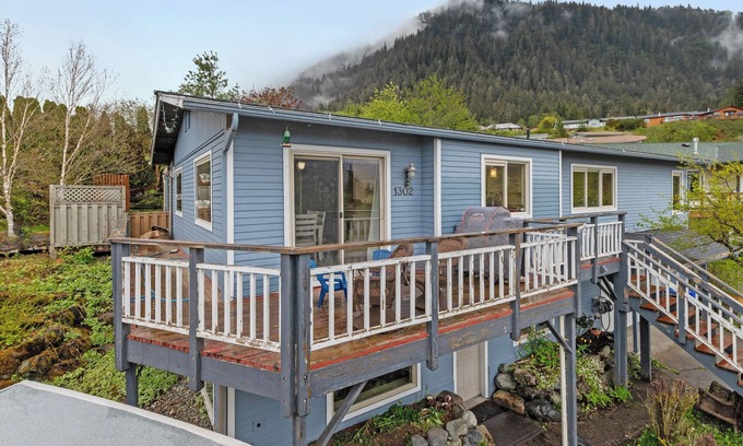 Salmon Creek House | Big beautiful house with lots of room and amazing mountain and ocean views!