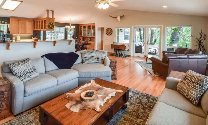 Twain Harte House | Big Brook Hideaway – Spacious 4BR Retreat w/Game Room & EV Charger in Twain Har