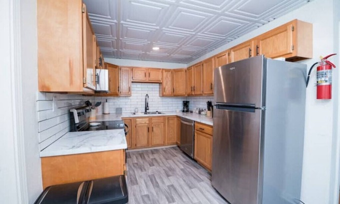 Champaign House | BIG house- Central location 6 blocks to campus