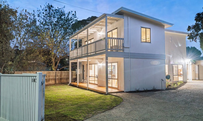 Cowes House | Big Isle Retreat - Walk to Beach, Pool Table, BBQ!, 5min Walk to the Beach! Pool Table, BBQ, Home T