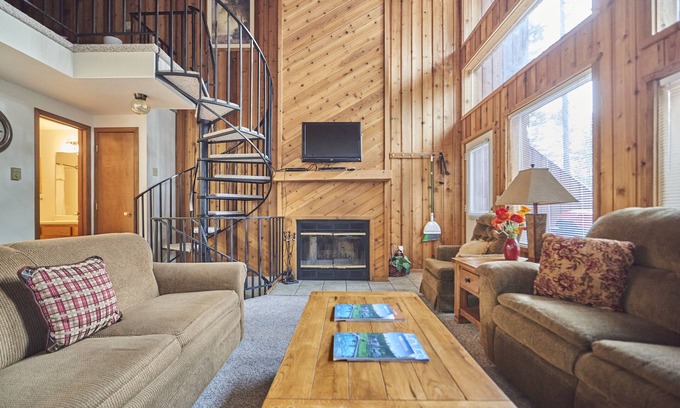 Whitefish Condo | Big Mountain Cabin at Ptarmigan - 5min to the lifts & Whitefish Trail