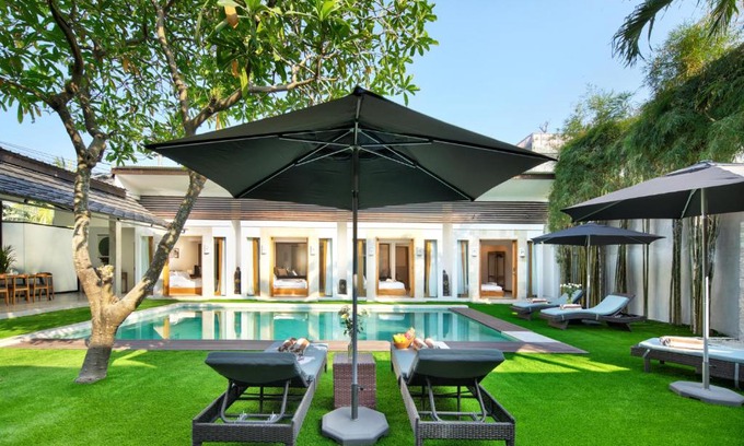 Seminyak Villa | BIG & PRIVATE 9 BED, 9 BATH, Viola Villa, POOL, Best Location