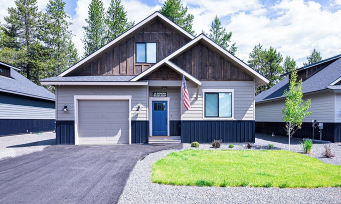 McCall House | Bighorn Basecamp- beautiful brand new home- sleeps 10- pets ok