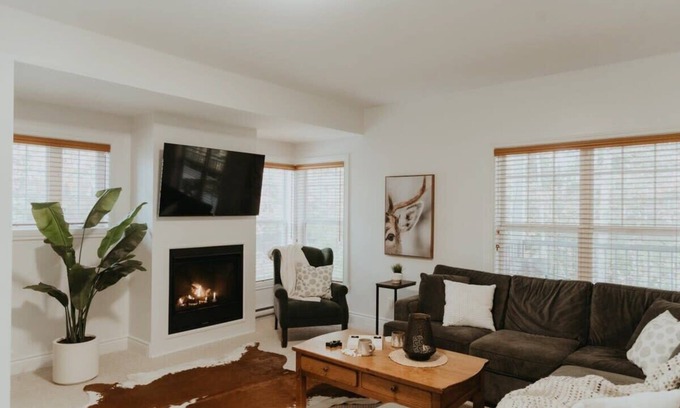Saint-Faustin-Lac-Carre Condo | Bike & Ski In/Out Fall color festival at MontBlanc