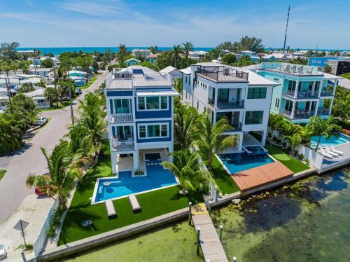 Bradenton Beach House | Bikinis and Bellinis