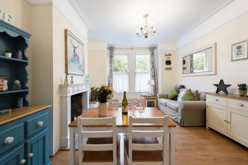 West Harrow Apartment | Bikki Apartments - 2 Bedroom self contained