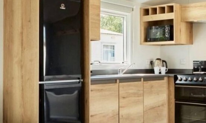 Great Houghton House | Billing Aquadrome Silver 3 Bed Caravan Pet MP110