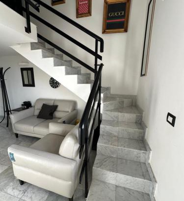 Prato Apartment | Bilocale in marmo a Prato